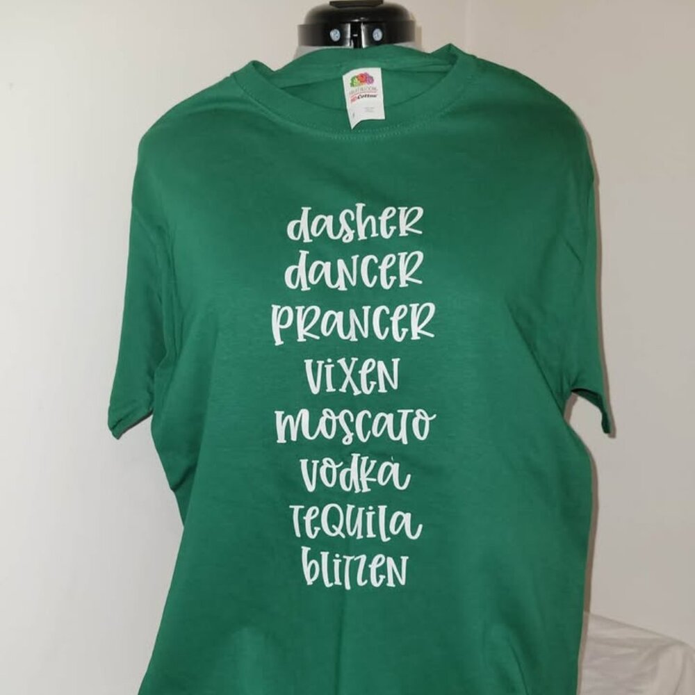 Funny Christmas Reindeer Drinking Graphic T Shirt Green Unisex Small NWT